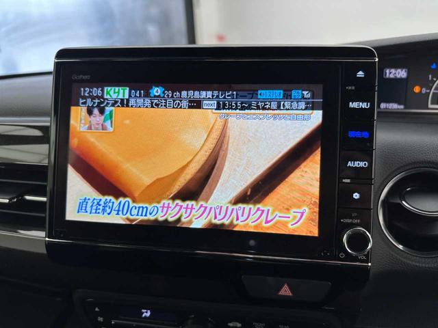 N-BOXカスタム G・Lターボホンダセンシング ドラレコ/ETC/クルコン/レーンキープアシスト/純正ナビ/Bluetooth接続/バックカメラ/フルセグTV/シートヒーター/オートライト/オートエアコン/両側パワースライドドア/パドルシフト/(17枚目)