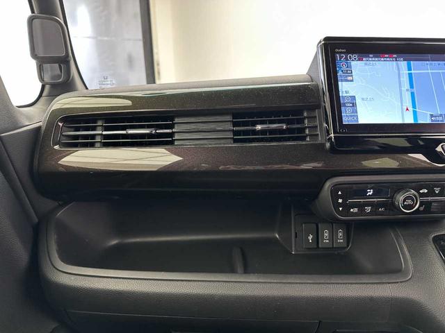 N-BOXカスタム G・Lターボホンダセンシング ドラレコ/ETC/クルコン/レーンキープアシスト/純正ナビ/Bluetooth接続/バックカメラ/フルセグTV/シートヒーター/オートライト/オートエアコン/両側パワースライドドア/パドルシフト/(55枚目)