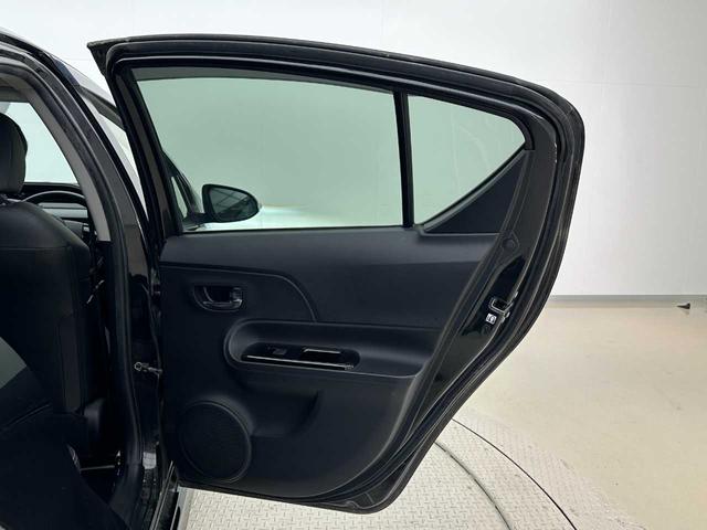 アクア Ｇ　Ｇ’ｓ　社外ナビ／Ｂｌｕｅｔｏｏｔｈ接続／バックカメラ／フルセグＴＶ／オートライト／オートエアコン／クルコン／プッシュスタート／スマートキー／ＥＴＣ／純正１７インチアルミ／純正フロアマット／電格ミラー／（64枚目）