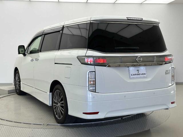 エルグランド ３５０ハイウェイスタージェットブラックアーバンクロム　クルコン／デジタルインナーミラー／パワーシート／純正ナビ／フルセグＴＶ／Ｂｌｕｅｔｏｏｔｈ接続／バックカメラ（全周囲）／シートヒーター／フリップダウンモニター／ＧＰＳレーダー探知機／ドラレコ／ＥＴＣ／（12枚目）