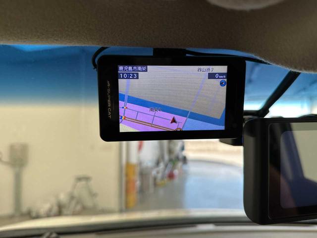 エルグランド ３５０ハイウェイスタージェットブラックアーバンクロム　クルコン／デジタルインナーミラー／パワーシート／純正ナビ／フルセグＴＶ／Ｂｌｕｅｔｏｏｔｈ接続／バックカメラ（全周囲）／シートヒーター／フリップダウンモニター／ＧＰＳレーダー探知機／ドラレコ／ＥＴＣ／（20枚目）