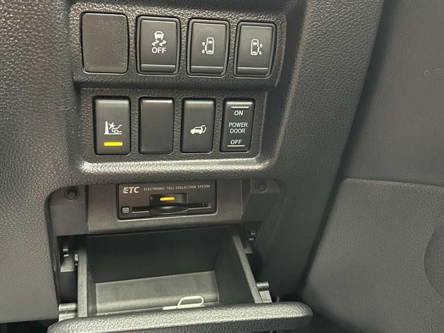 エルグランド ３５０ハイウェイスタージェットブラックアーバンクロム　クルコン／デジタルインナーミラー／パワーシート／純正ナビ／フルセグＴＶ／Ｂｌｕｅｔｏｏｔｈ接続／バックカメラ（全周囲）／シートヒーター／フリップダウンモニター／ＧＰＳレーダー探知機／ドラレコ／ＥＴＣ／（29枚目）