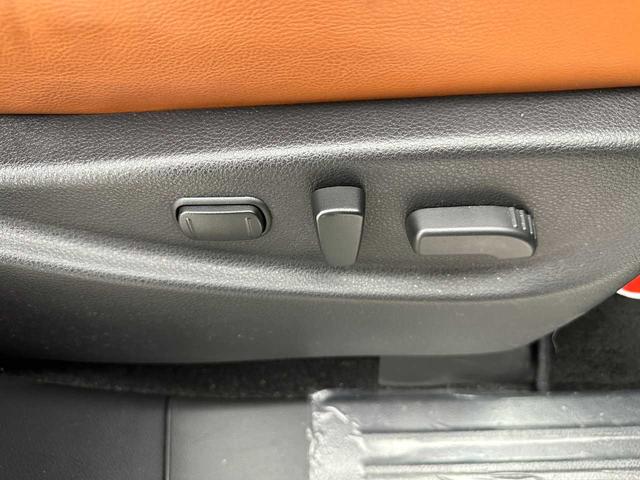 エルグランド ３５０ハイウェイスタージェットブラックアーバンクロム　クルコン／デジタルインナーミラー／パワーシート／純正ナビ／フルセグＴＶ／Ｂｌｕｅｔｏｏｔｈ接続／バックカメラ（全周囲）／シートヒーター／フリップダウンモニター／ＧＰＳレーダー探知機／ドラレコ／ＥＴＣ／（30枚目）