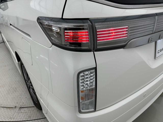 エルグランド ３５０ハイウェイスタージェットブラックアーバンクロム　クルコン／デジタルインナーミラー／パワーシート／純正ナビ／フルセグＴＶ／Ｂｌｕｅｔｏｏｔｈ接続／バックカメラ（全周囲）／シートヒーター／フリップダウンモニター／ＧＰＳレーダー探知機／ドラレコ／ＥＴＣ／（41枚目）