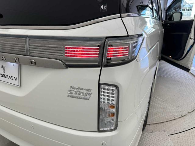 エルグランド ３５０ハイウェイスタージェットブラックアーバンクロム　クルコン／デジタルインナーミラー／パワーシート／純正ナビ／フルセグＴＶ／Ｂｌｕｅｔｏｏｔｈ接続／バックカメラ（全周囲）／シートヒーター／フリップダウンモニター／ＧＰＳレーダー探知機／ドラレコ／ＥＴＣ／（42枚目）