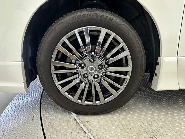 エルグランド ３５０ハイウェイスタージェットブラックアーバンクロム　クルコン／デジタルインナーミラー／パワーシート／純正ナビ／フルセグＴＶ／Ｂｌｕｅｔｏｏｔｈ接続／バックカメラ（全周囲）／シートヒーター／フリップダウンモニター／ＧＰＳレーダー探知機／ドラレコ／ＥＴＣ／（46枚目）