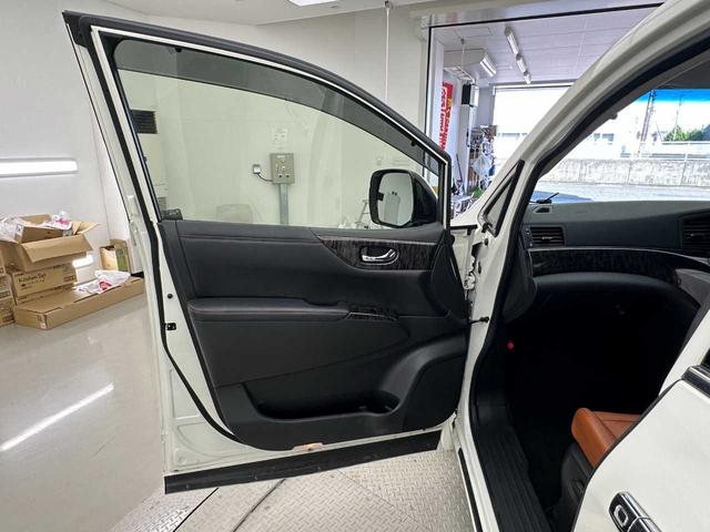 エルグランド ３５０ハイウェイスタージェットブラックアーバンクロム　クルコン／デジタルインナーミラー／パワーシート／純正ナビ／フルセグＴＶ／Ｂｌｕｅｔｏｏｔｈ接続／バックカメラ（全周囲）／シートヒーター／フリップダウンモニター／ＧＰＳレーダー探知機／ドラレコ／ＥＴＣ／（49枚目）