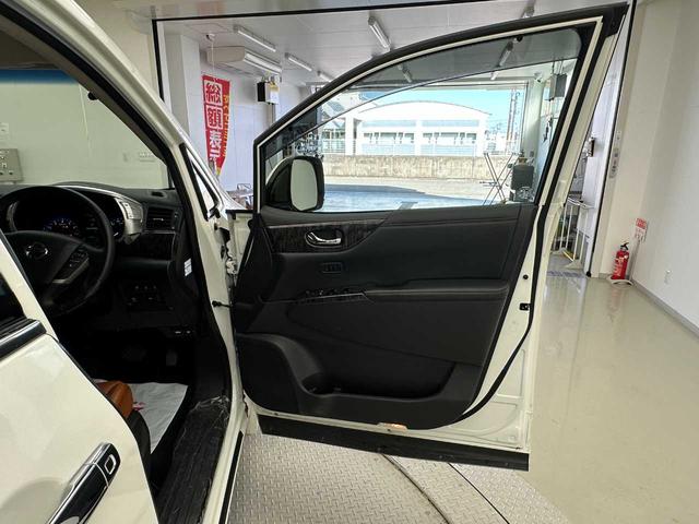 エルグランド ３５０ハイウェイスタージェットブラックアーバンクロム　クルコン／デジタルインナーミラー／パワーシート／純正ナビ／フルセグＴＶ／Ｂｌｕｅｔｏｏｔｈ接続／バックカメラ（全周囲）／シートヒーター／フリップダウンモニター／ＧＰＳレーダー探知機／ドラレコ／ＥＴＣ／（50枚目）