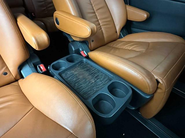 エルグランド ３５０ハイウェイスタージェットブラックアーバンクロム　クルコン／デジタルインナーミラー／パワーシート／純正ナビ／フルセグＴＶ／Ｂｌｕｅｔｏｏｔｈ接続／バックカメラ（全周囲）／シートヒーター／フリップダウンモニター／ＧＰＳレーダー探知機／ドラレコ／ＥＴＣ／（60枚目）