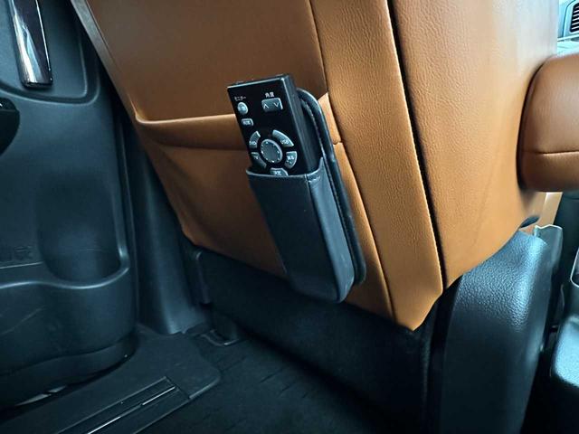 エルグランド ３５０ハイウェイスタージェットブラックアーバンクロム　クルコン／デジタルインナーミラー／パワーシート／純正ナビ／フルセグＴＶ／Ｂｌｕｅｔｏｏｔｈ接続／バックカメラ（全周囲）／シートヒーター／フリップダウンモニター／ＧＰＳレーダー探知機／ドラレコ／ＥＴＣ／（61枚目）