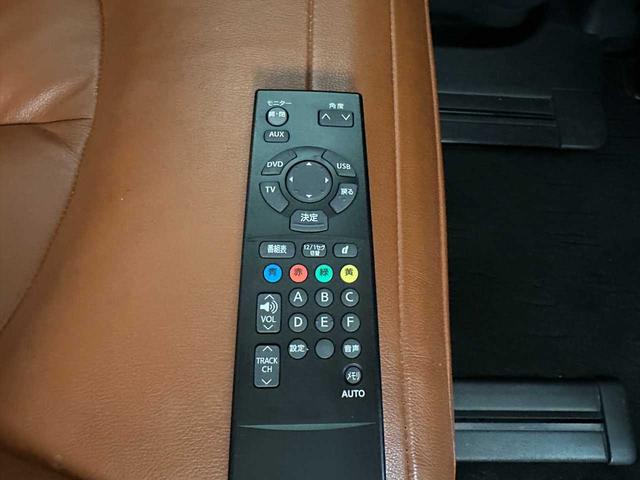 エルグランド ３５０ハイウェイスタージェットブラックアーバンクロム　クルコン／デジタルインナーミラー／パワーシート／純正ナビ／フルセグＴＶ／Ｂｌｕｅｔｏｏｔｈ接続／バックカメラ（全周囲）／シートヒーター／フリップダウンモニター／ＧＰＳレーダー探知機／ドラレコ／ＥＴＣ／（62枚目）