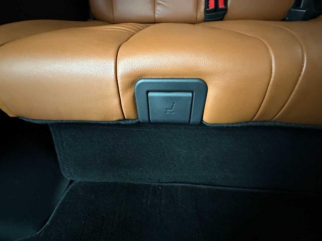 エルグランド ３５０ハイウェイスタージェットブラックアーバンクロム　クルコン／デジタルインナーミラー／パワーシート／純正ナビ／フルセグＴＶ／Ｂｌｕｅｔｏｏｔｈ接続／バックカメラ（全周囲）／シートヒーター／フリップダウンモニター／ＧＰＳレーダー探知機／ドラレコ／ＥＴＣ／（64枚目）