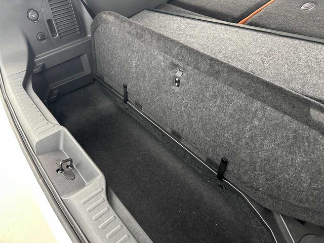 エルグランド ３５０ハイウェイスタージェットブラックアーバンクロム　クルコン／デジタルインナーミラー／パワーシート／純正ナビ／フルセグＴＶ／Ｂｌｕｅｔｏｏｔｈ接続／バックカメラ（全周囲）／シートヒーター／フリップダウンモニター／ＧＰＳレーダー探知機／ドラレコ／ＥＴＣ／（75枚目）