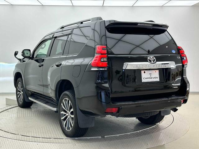 当社提携の九州運輸局指定工場にて車検、もしくは１２ヵ月点検を行ってご納車いたします。