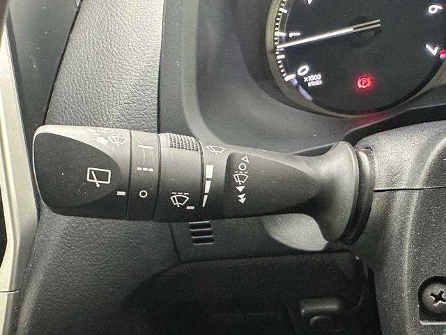 いろいろなスイッチがございますが運転席の近くにあるととても便利です♪