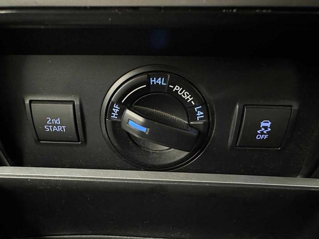 いろいろなスイッチがございますが運転席の近くにあるととても便利です♪