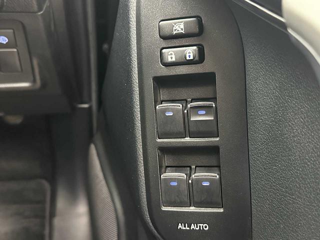 ドアや窓の開閉や、ミラーの調整などはこちらでできます♪