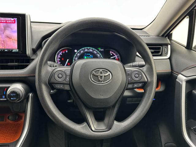 ＲＡＶ４ アドベンチャー　ＥＴＣ／クルコン／レーンキープアシスト／社外ナビ／Ｂｌｕｅｔｏｏｔｈ接続／バックカメラ／フルセグＴＶ／電子パーキングブレーキ／ドラレコ／パワーシート／純正１９インチアルミ／オートライト／スマートキー／（20枚目）