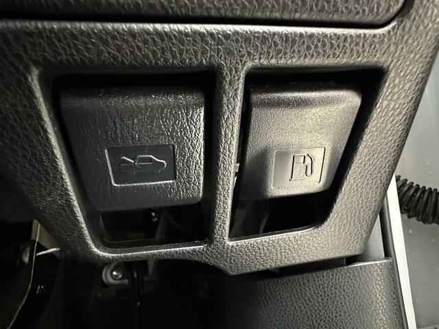 �������A�{���l�b�g���J���郌�o�[�͉^�]�ȉE�O���ɂ������܂��B