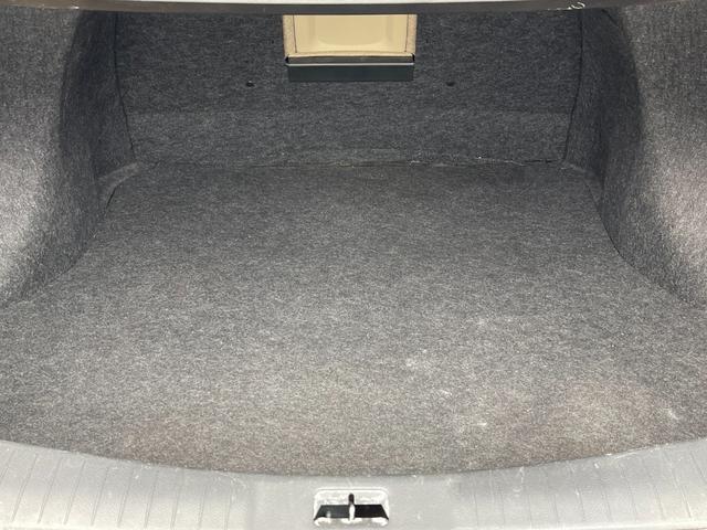 ブルーバードシルフィ ２０Ｓ　ワンオーナー　点検記録簿　純正ナビ　ＴＶ視聴可　ＥＴＣ　キーレス　電格ミラー　純正フロアマット　ＣＤ再生　ＡＵＸ接続　パワーウインドウ　オートライト　オートエアコン　集中ドアロック　リヤ熱線（16枚目）