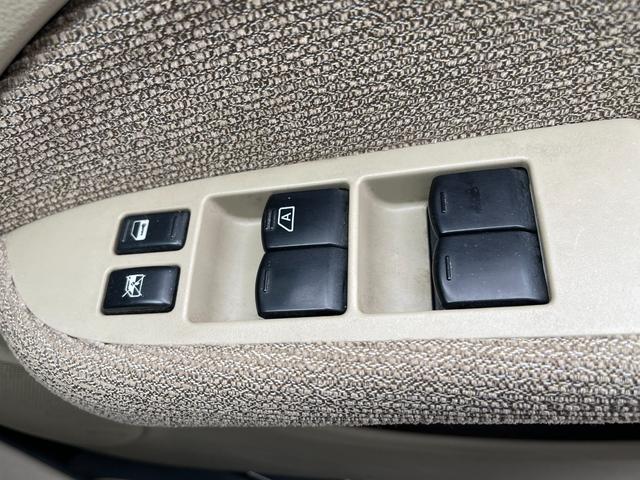 ブルーバードシルフィ ２０Ｓ　ワンオーナー　点検記録簿　純正ナビ　ＴＶ視聴可　ＥＴＣ　キーレス　電格ミラー　純正フロアマット　ＣＤ再生　ＡＵＸ接続　パワーウインドウ　オートライト　オートエアコン　集中ドアロック　リヤ熱線（22枚目）