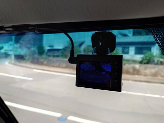 キャリイトラック 　４ＷＤ　軽トラック　ＭＴ　ドライブレコーダー　ＥＴＣ　ナビＴＶ　キーレスエントリー　アルミホイール　エアコン　パワーステアリング　パワーウィンドウ　運転席エアバッグ　ＵＳＢ（3枚目）