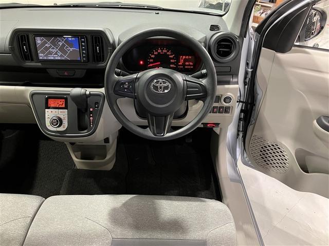 パッソ Ｘ　ＬパッケージＳ　衝突回避支援ブレーキ機能　横滑り防止機能　Ｉストップ　盗難防止システム　スマトキー　リアカメラ　ＥＴＣ車載器　Ｗエアバック　フルセグＴＶ　オートエアコン　ナビＴＶ　記録簿　エアバッグ　キーフリー（3枚目）