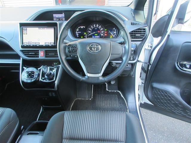 高いアイポイントと広いガラスエリアで運転のしやすさはバツグンです。