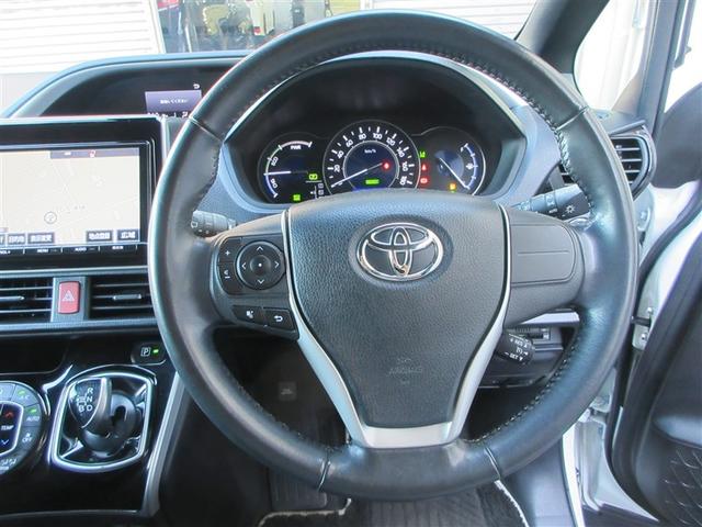 ステアリングスイッチステアリングから手を放さず、オーディオ等の操作ができます。