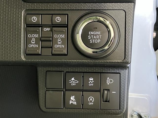 両側パワースライドドア付きだから、狭い駐車スペースなどでの　乗り降りラクラク！小さなお子さまのいるご家庭には嬉しい装備。