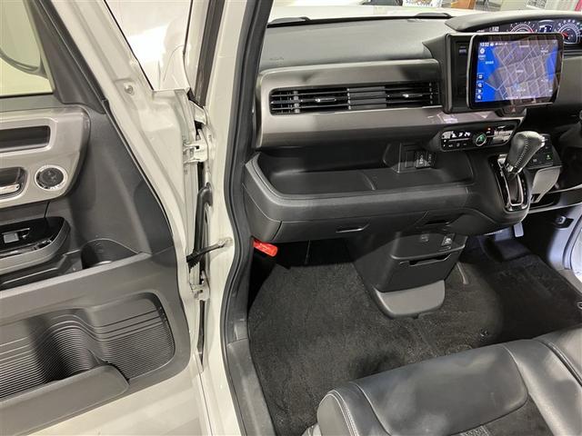 N-BOXカスタム Lターボ スタイル+ブラック スマ-トキ- エアバック ハーフレザーS 横滑り防止機能 ナビ&TV サイドカーテンエアバック Dレコ クルーズコントロール アルミホイール 助手席エアバッグ 地デジ セキュリティアラーム AAC(4枚目)