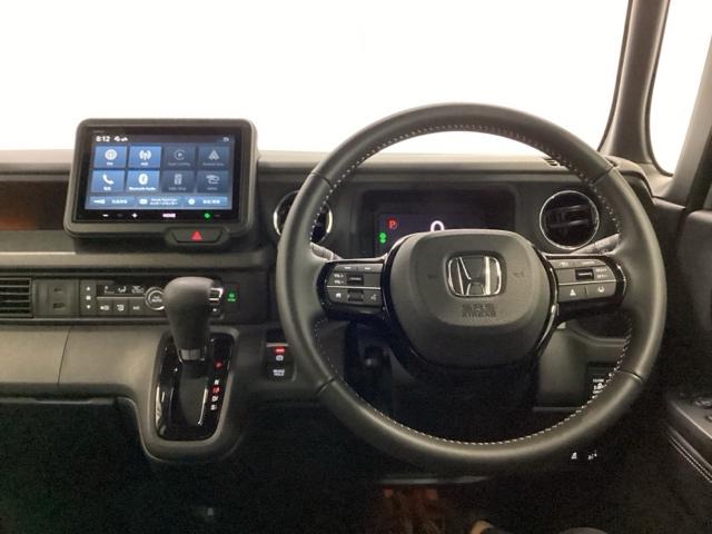 N-BOXカスタム コーディネートスタイル ディスプレイオーディオ リアカメラ オートクルーズ W電動ドア シートヒータ LED ESC ソナー ベンチシート アイドリングストップ エアコン サイドエアバック パワーウィンドウ オートライト(3枚目)