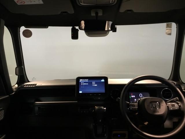 Ｎ－ＢＯＸカスタム ベースグレード　試乗車　メモリーナビ　ドラレコ　ＥＴＣ　ＵＳＢ接続　ＣＭＢＳ　Ｄレコ　禁煙　ベンチシート　オートエアコン　スマートキ　ＬＥＤ　盗難防止装置　クルコン　バックカメラ　フルセグＴＶ　パワーステアリング（2枚目）