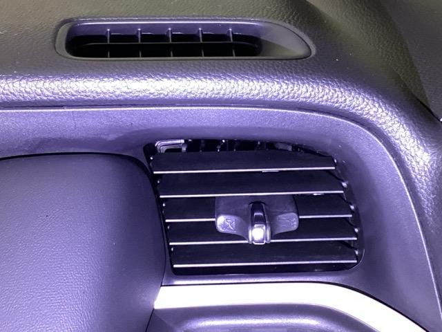 フィット e:HEVホーム 試乗車 禁煙車 メモリーナビ フルセグ リアカメラ ETC 前後誤発進抑制機能 クリソナ 助手席エアバッグ 運転席エアバッグ アイドリングストップ LEDライト USB接続 バックカメラ ABS(28枚目)