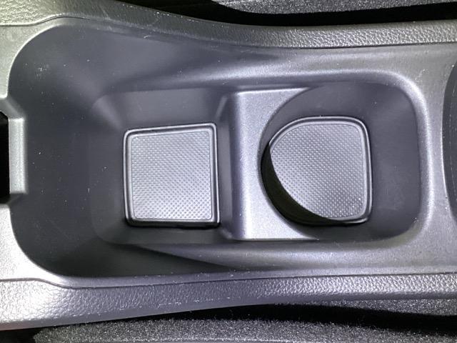 フィット e:HEVホーム 試乗車 禁煙車 メモリーナビ フルセグ リアカメラ ETC 前後誤発進抑制機能 クリソナ 助手席エアバッグ 運転席エアバッグ アイドリングストップ LEDライト USB接続 バックカメラ ABS(32枚目)