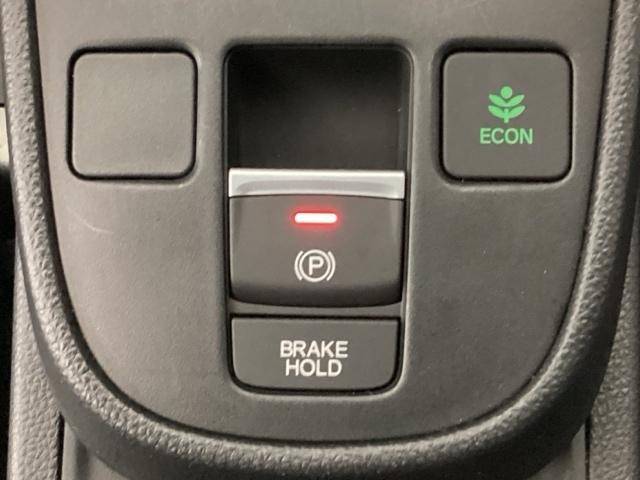フィット e:HEVホーム 試乗車 禁煙車 メモリーナビ フルセグ リアカメラ ETC 前後誤発進抑制機能 クリソナ 助手席エアバッグ 運転席エアバッグ アイドリングストップ LEDライト USB接続 バックカメラ ABS(33枚目)