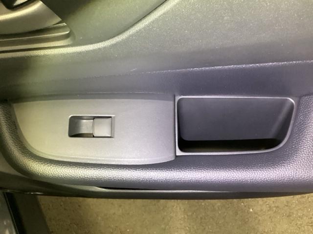 WR-V Z 試乗車 禁煙車 メモリーナビ フルセグ リアカメラ ETC 盗難防止装置 誤発進抑制 Rカメラ USB ESC LEDライト ABS ドラレコ パワーウィンドウ パワーステアリング フルオートエアコン(16枚目)