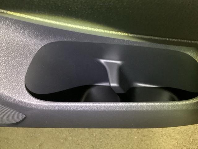 WR-V Z 試乗車 禁煙車 メモリーナビ フルセグ リアカメラ ETC 盗難防止装置 誤発進抑制 Rカメラ USB ESC LEDライト ABS ドラレコ パワーウィンドウ パワーステアリング フルオートエアコン(17枚目)