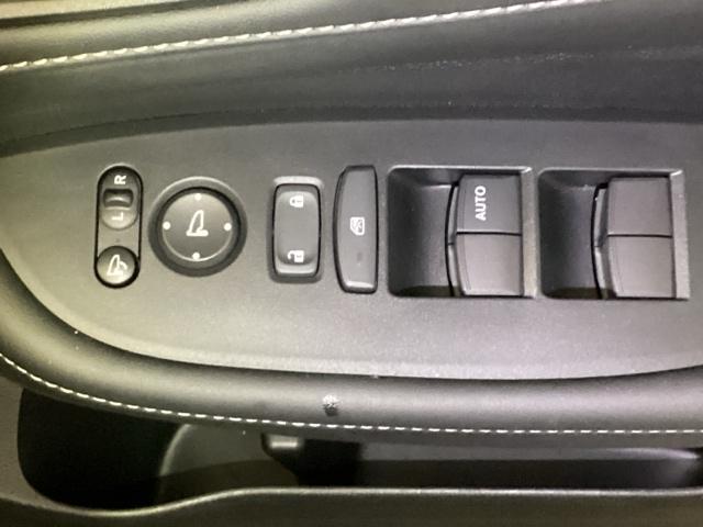 WR-V Z 試乗車 禁煙車 メモリーナビ フルセグ リアカメラ ETC 盗難防止装置 誤発進抑制 Rカメラ USB ESC LEDライト ABS ドラレコ パワーウィンドウ パワーステアリング フルオートエアコン(35枚目)