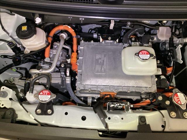 エンジンルームもしっかり洗浄していますので、覗いてみてください。