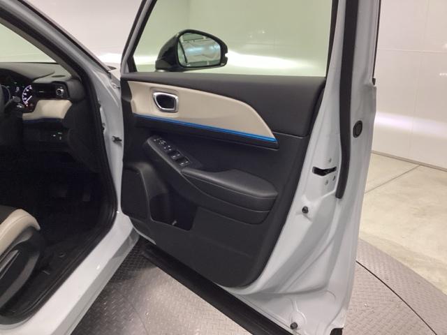 ヴェゼル ｅ：ＨＥＶＺ・ＰＬａＹパッケージＢＳＩ後退出庫サポートレス　メモリーナビ　リアカメラ　ＥＴＣ　オートクルーズコントロール　アイドリングストップ　ドラレコ　ＬＥＤヘッド　ＵＳＢ　電動テールゲート　衝突被害軽減システム　リヤカメラ　フルセグテレビ　横滑り防止装置（26枚目）