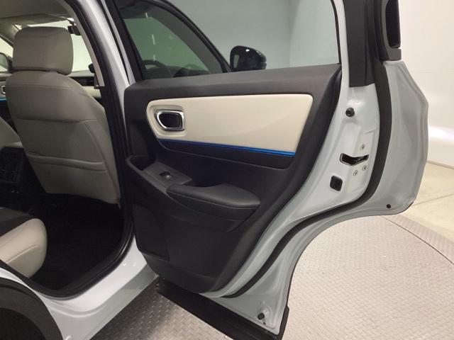 ヴェゼル ｅ：ＨＥＶＺ・ＰＬａＹパッケージＢＳＩ後退出庫サポートレス　メモリーナビ　リアカメラ　ＥＴＣ　オートクルーズコントロール　アイドリングストップ　ドラレコ　ＬＥＤヘッド　ＵＳＢ　電動テールゲート　衝突被害軽減システム　リヤカメラ　フルセグテレビ　横滑り防止装置（27枚目）