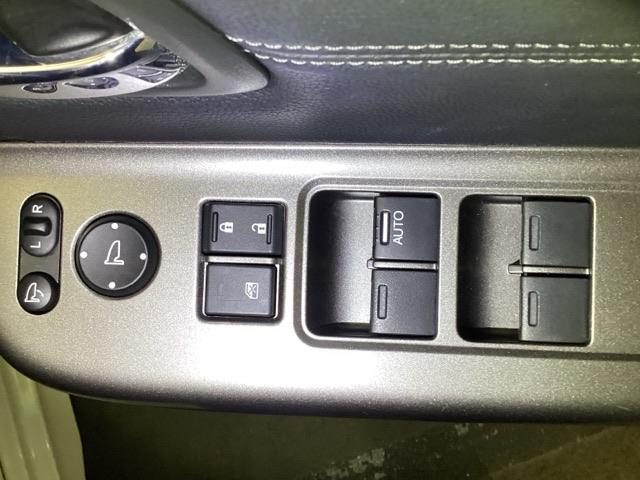 �y�p���[�E�B���h�E�X�C�b�`�z�����^�b�`�ŁA�p���[�E�C���h�E��h�A�~���[�𑀍�ł��܂��B