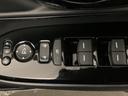 電動格納式リモコンドアミラーと、パワーウィンドウスイッチ等は運転席ドアにあります。