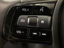 ステアリング左手側にオーディオ関連のコントロールスイッチを配置しています。操作時は視線を逸らすことなく運転に集中できます。