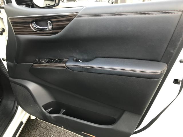 エルグランド ２５０ハイウェイスターＳ　純正ナビ　フルセグＴＶ　アラウンドビューモニター　後席モニター　クルーズコントロール　クリアランスソナー　両側電動スライドドア　ハーフレザーシート　オットマン　７人乗り（17枚目）