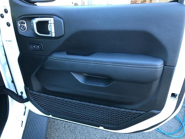 ジープ・ラングラーアンリミテッド サハラ 純正ナビ フルセグTV Bカメラ サブウーハー付きアルパイン製プレミアムスピーカー 黒革 シートヒーター&ステアリングヒーター アダプティブクルーズコントロール BSM 前後コーナーセンサー(17枚目)