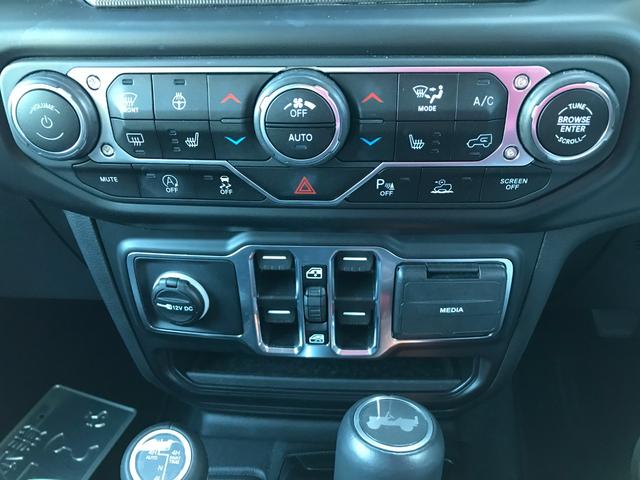 ジープ・ラングラーアンリミテッド サハラ 純正ナビ フルセグTV Bカメラ サブウーハー付きアルパイン製プレミアムスピーカー 黒革 シートヒーター&ステアリングヒーター アダプティブクルーズコントロール BSM 前後コーナーセンサー(33枚目)