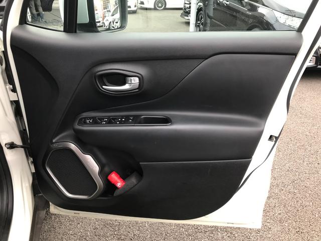 ジープ・レネゲード リミテッド 8.4インチUコネクトナビ バックカメラ ETC アダブティブクルーズコントロール ブラインドスポットモニター HIDライト F席パワーシート シートヒーター ステアリングヒーター プッシュスタート(17枚目)