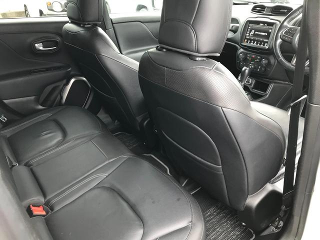 ジープ・レネゲード リミテッド 8.4インチUコネクトナビ バックカメラ ETC アダブティブクルーズコントロール ブラインドスポットモニター HIDライト F席パワーシート シートヒーター ステアリングヒーター プッシュスタート(22枚目)